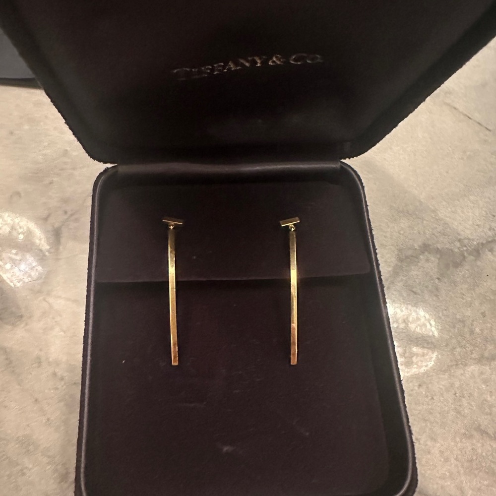 Tiffany T bar earrings in yellow gold
